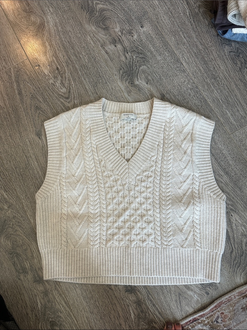 Babaton emporia vest